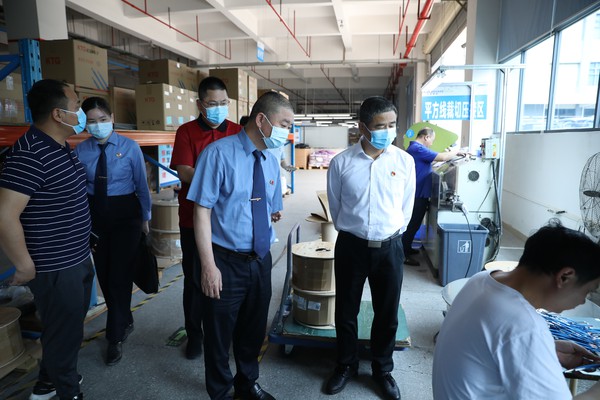 20220322兴宁市人民检察院彭宙检察长到工业园区调研2.JPG