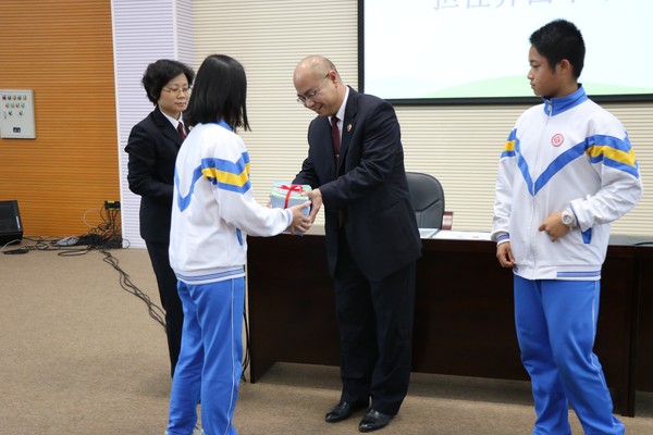 赠送书籍.JPG