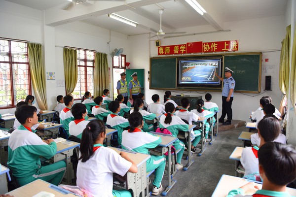 6月14日走进德新小学 (1).JPG
