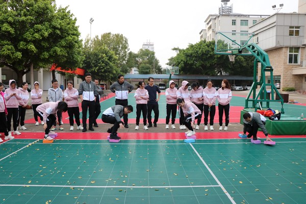 摸石头过河.JPG